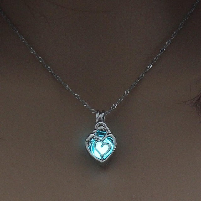 3 Colors Heart Shape Glowing in the Dark Necklace Jewelry For Women Hollow Luminous Necklace Pendant Wholesale Christmas Gifts