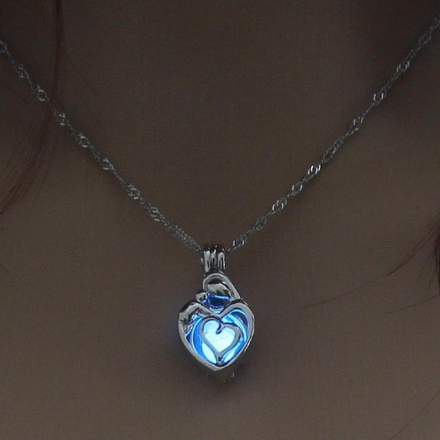 3 Colors Heart Shape Glowing in the Dark Necklace Jewelry For Women Hollow Luminous Necklace Pendant Wholesale Christmas Gifts