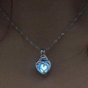 3 Colors Heart Shape Glowing in the Dark Necklace Jewelry For Women Hollow Luminous Necklace Pendant Wholesale Christmas Gifts