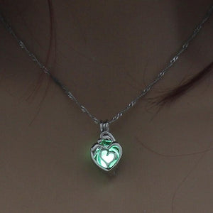 3 Colors Heart Shape Glowing in the Dark Necklace Jewelry For Women Hollow Luminous Necklace Pendant Wholesale Christmas Gifts