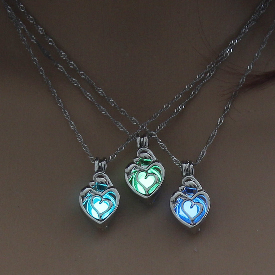 3 Colors Heart Shape Glowing in the Dark Necklace Jewelry For Women Hollow Luminous Necklace Pendant Wholesale Christmas Gifts